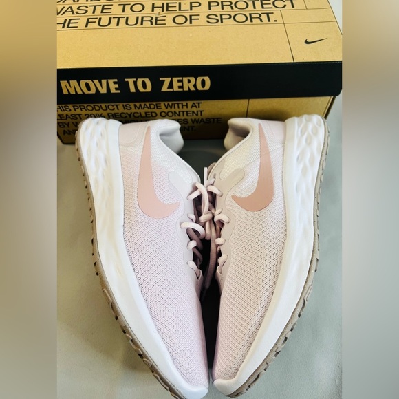 Women Nike Revolution 6 NN Running Shoes Light Violet/Champagne White DC3729 500 - Picture 7 of 10